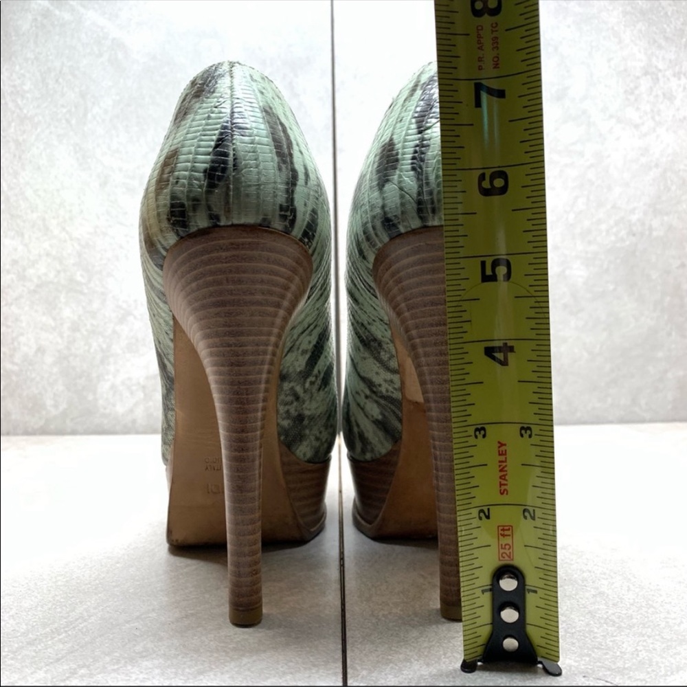 Fendi Fendista Lizard Embossed Platinum Pumps - Picture 7 of 7
